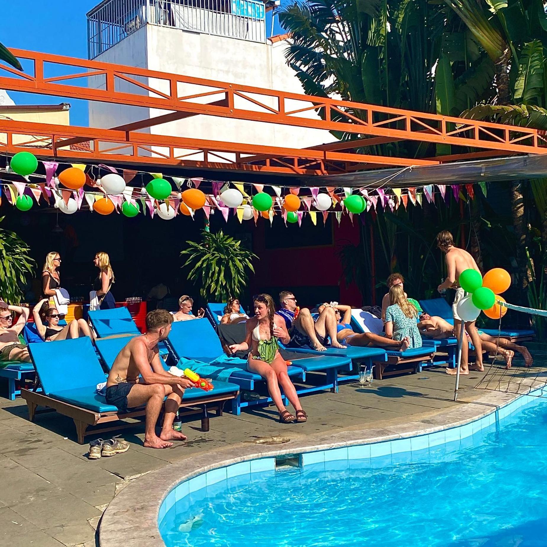 Bed Station Hostel & Pool Bar Hoi An " Former Sunflower" ภายนอก รูปภาพ