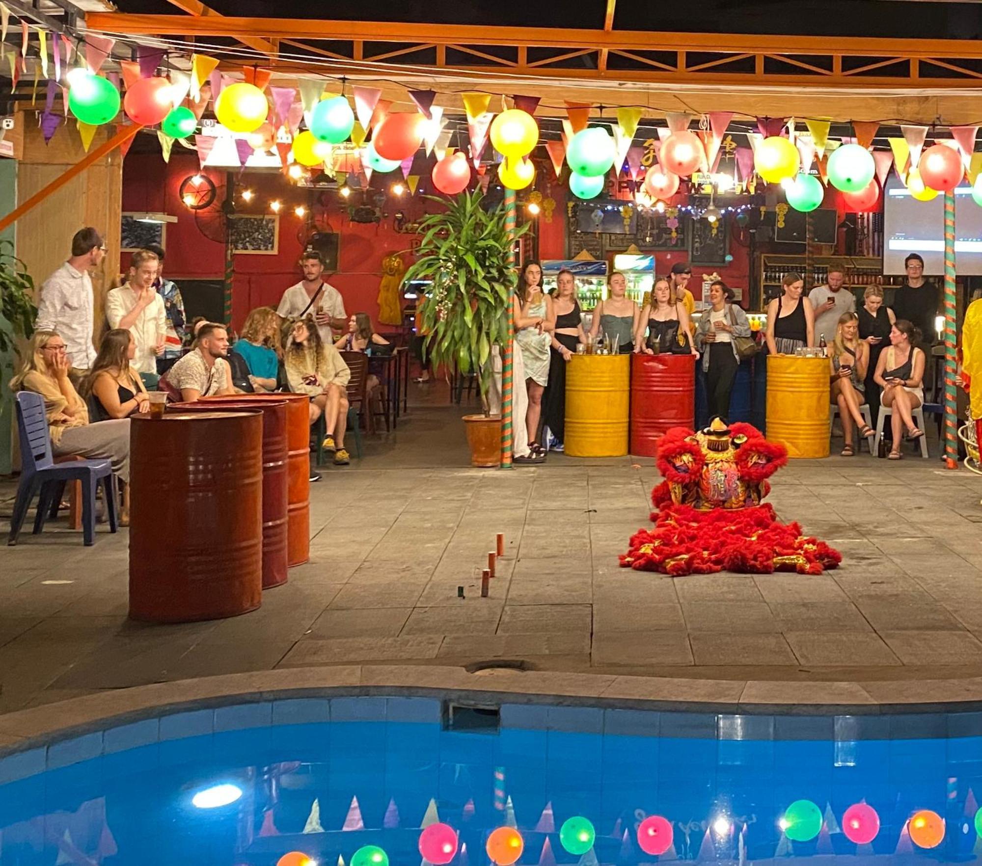 Bed Station Hostel & Pool Bar Hoi An " Former Sunflower" ภายนอก รูปภาพ