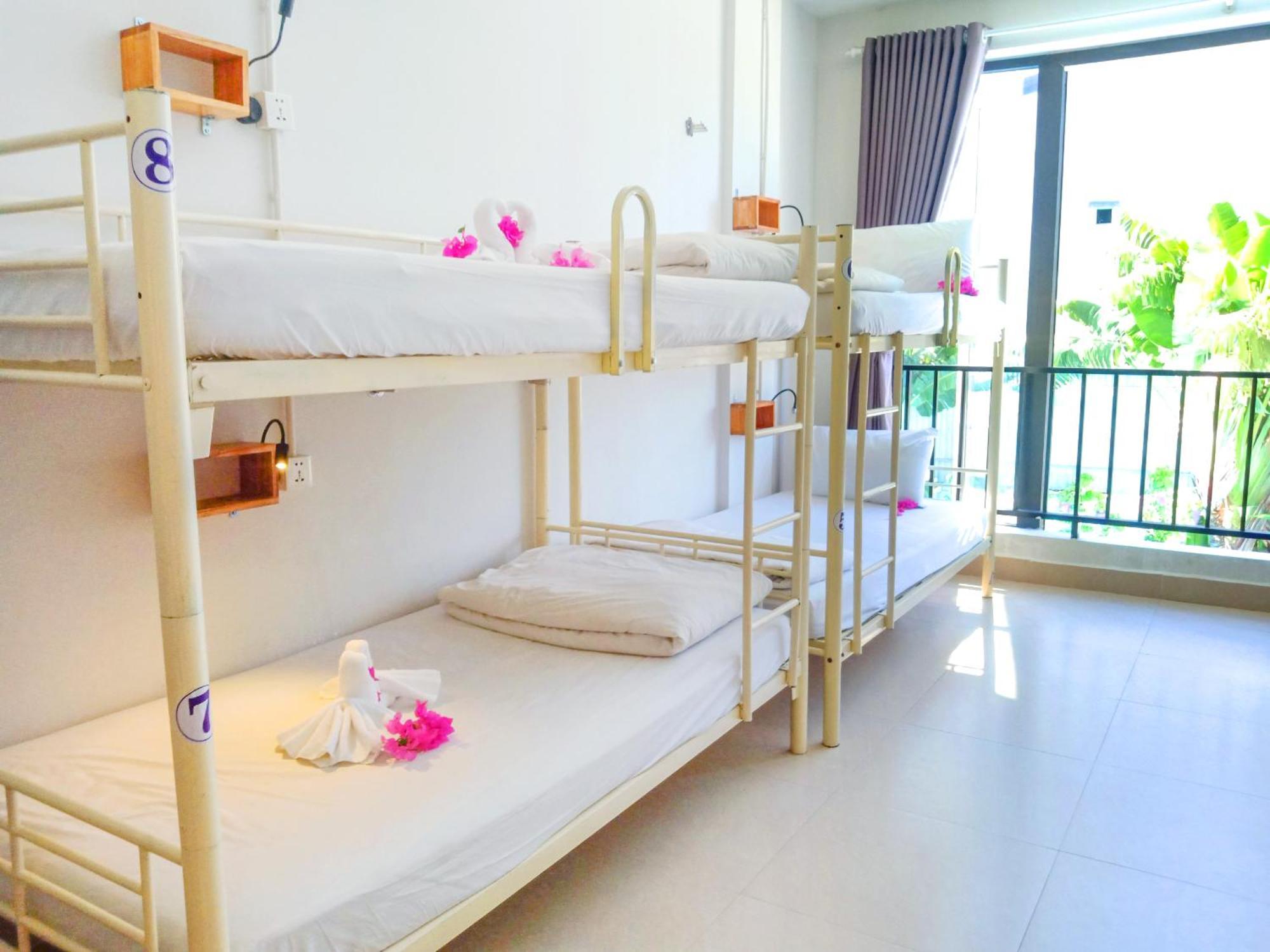 Bed Station Hostel & Pool Bar Hoi An " Former Sunflower" ภายนอก รูปภาพ