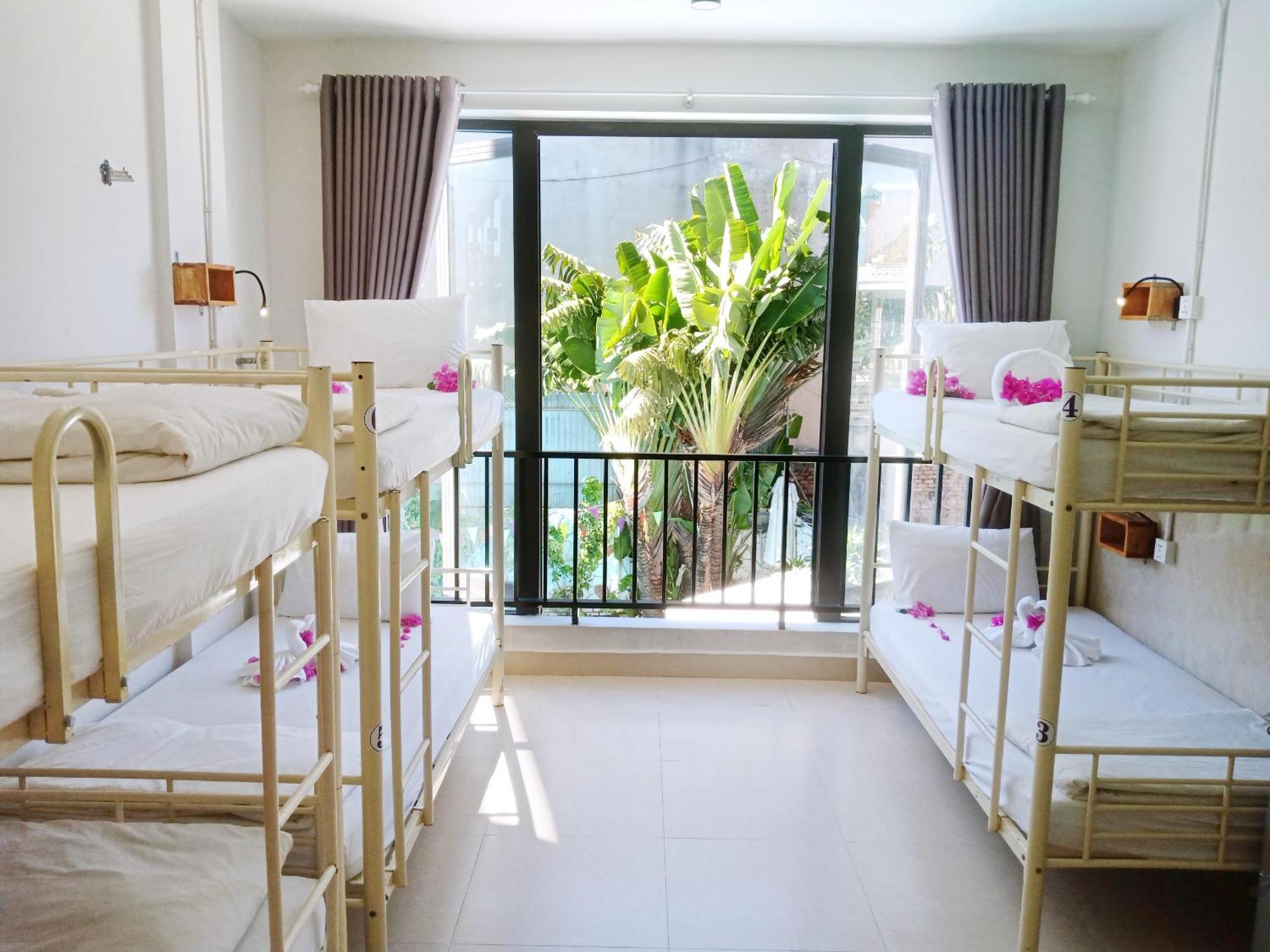 Bed Station Hostel & Pool Bar Hoi An " Former Sunflower" ภายนอก รูปภาพ