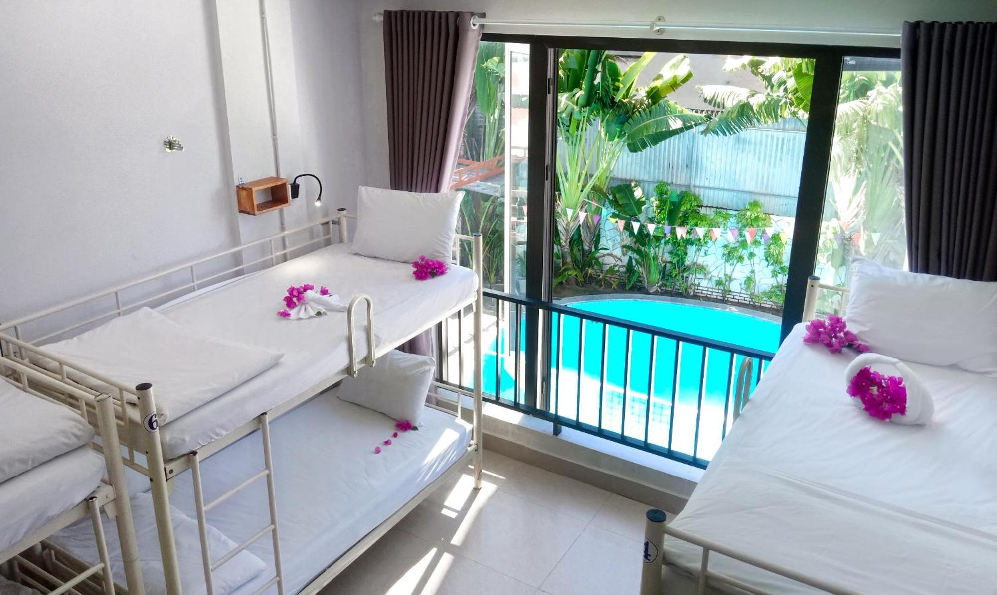 Bed Station Hostel & Pool Bar Hoi An " Former Sunflower" ภายนอก รูปภาพ