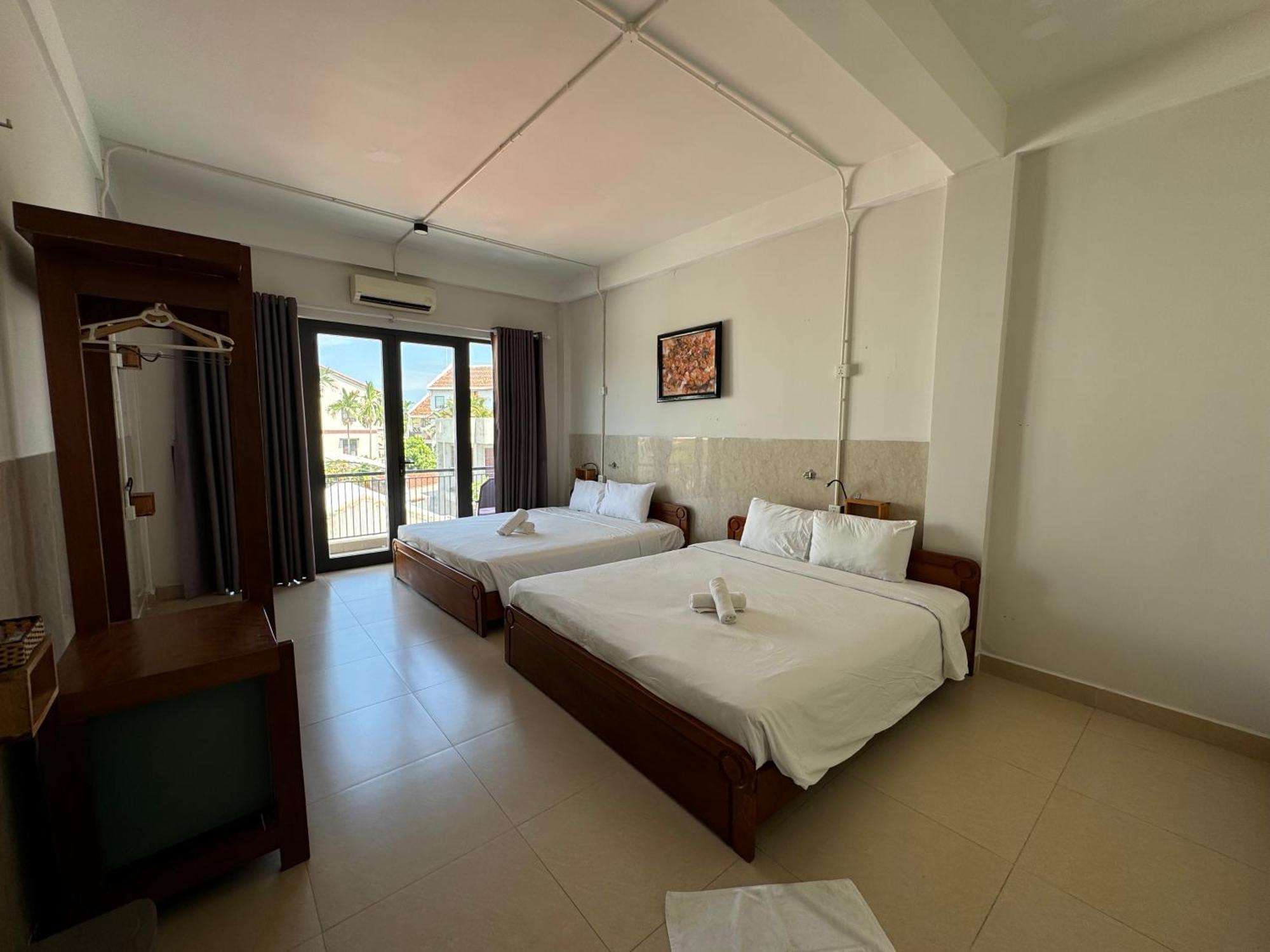 Bed Station Hostel & Pool Bar Hoi An " Former Sunflower" ภายนอก รูปภาพ